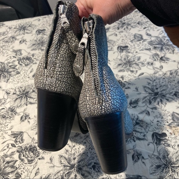 𝅺RAG & BONE Sz 37.5 Newbury Metallic Gunmetal  Crinkled Leather Booties - Picture 7 of 10